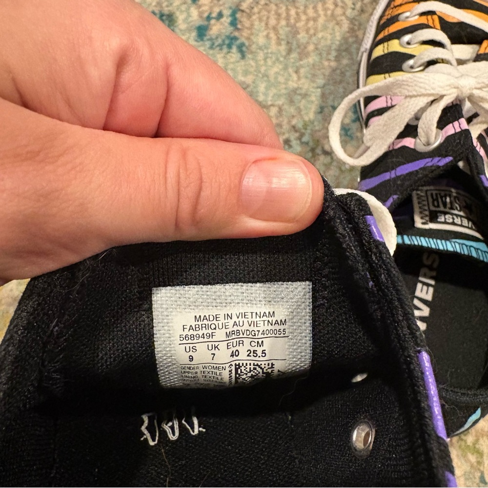 Converse * EUC Colorful Zebra Rainbow PRIDE Striped Woman’s Sneaker Shoes Size 9 - Picture 8 of 10